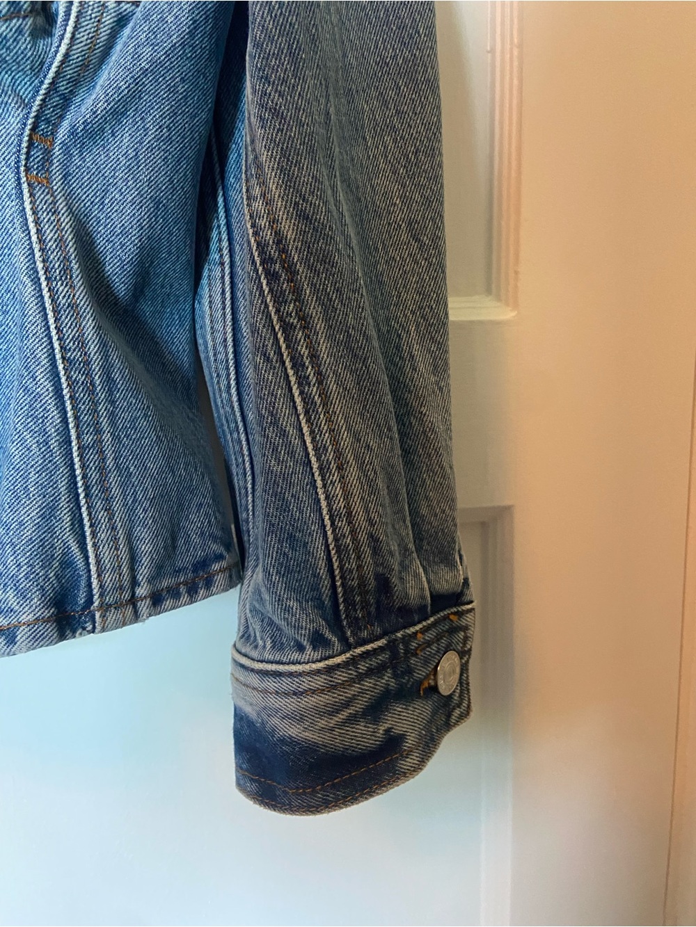 Frame Denim Light Blue Denim Jacket with Contrast Stitching - Picture 4 of 8